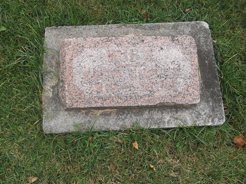 Photo of headstones/Edith Priscilla McLennan hdstn Evergreen Cemetery, Blenheim, Chatham-Kent, Ontario